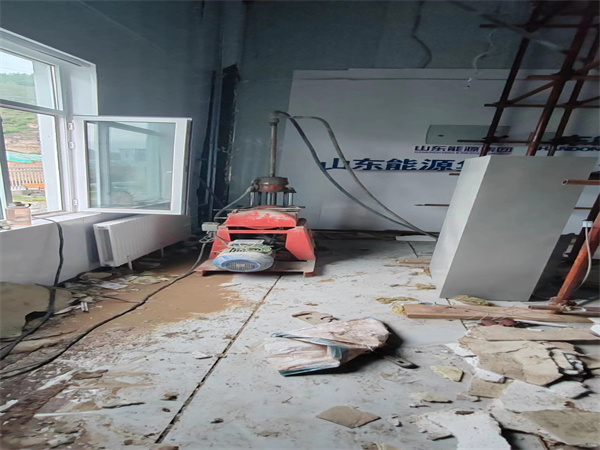 和舍镇地基基础下沉墙体裂缝加固注浆顶升施工