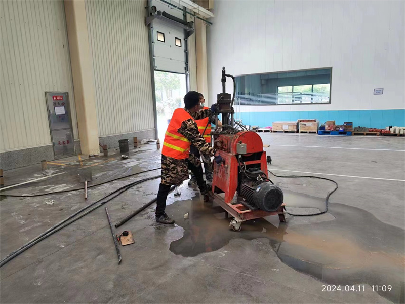 和舍镇厂房地面下沉塌陷注浆加固施工